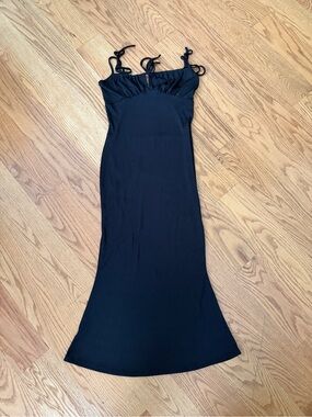 Classic Black Tie-Shoulder Maxi Dress - Unbranded
